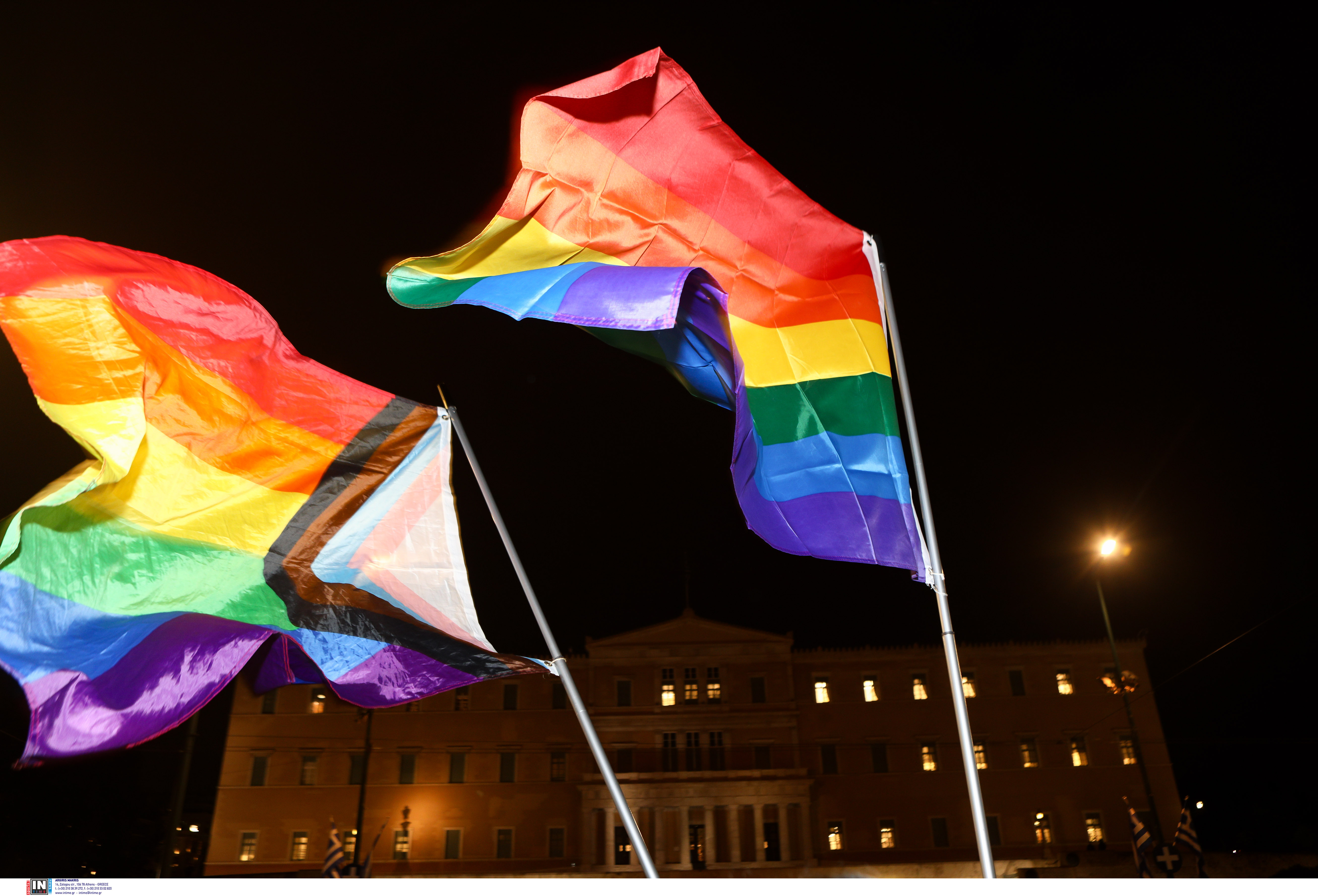 Νομοσχέδιο για ομόφυλα ζευγάρια: Αγκαλιές στα θεωρεία, πανηγυρισμοί στο Σύνταγμα-13