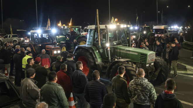 αγρότες-δεκάδες-τρακτέρ-στο-κάστρο-βο-562891654