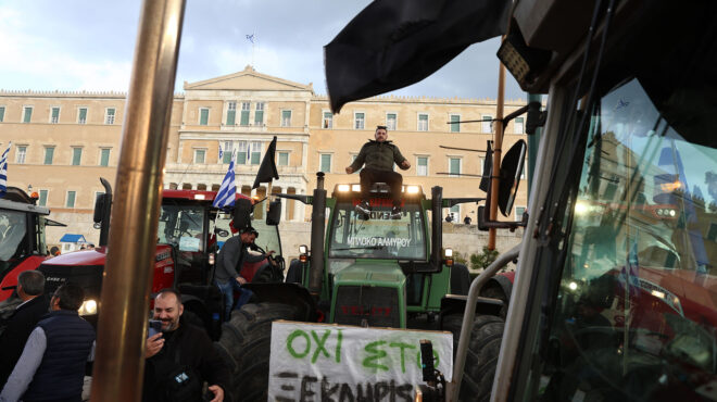 αγρότες-στην-πλατεία-συντάγματος-τα-τ-562893031