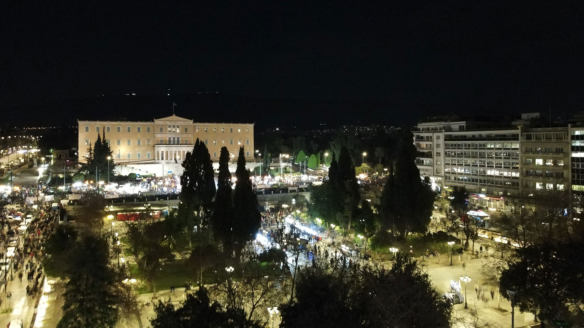 Εικόνες και βίντεο από το «μπλόκο» στο Σύνταγμα-4