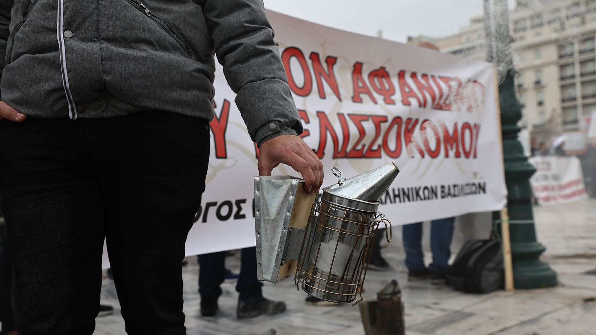 Στο Σύνταγμα οι μελισσοκόμοι – Ωρα αποφάσεων για τους αγρότες στα μπλόκα-3