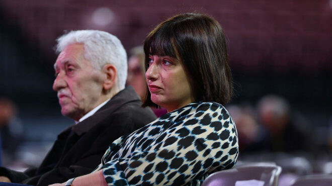 συριζα-μαζεύουν-υπογραφές-για-αναβολ-562901830