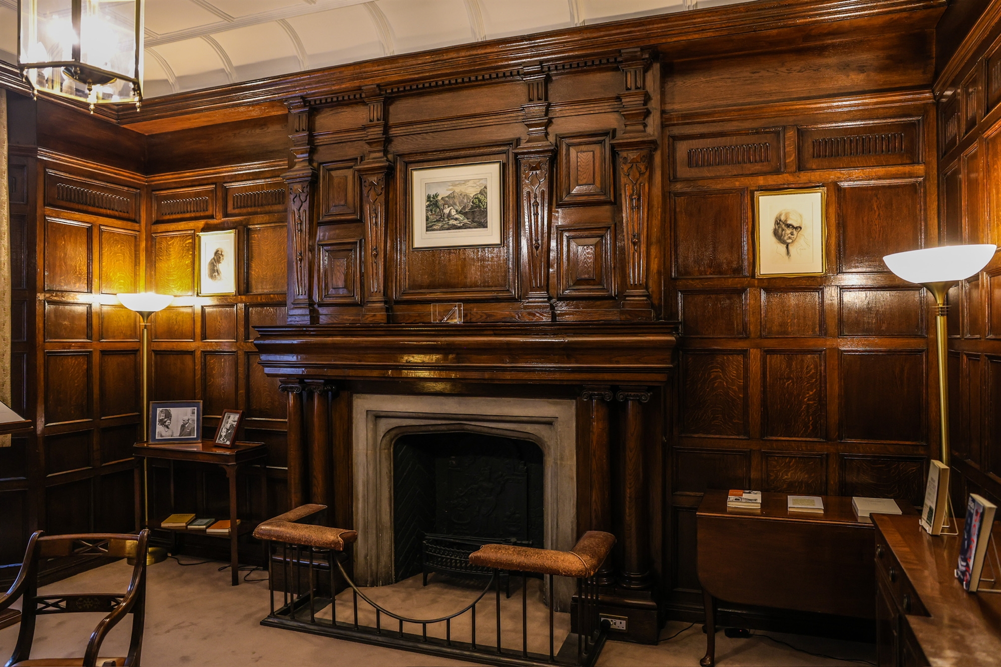 Η Πρόεδρος και η έκθεση στο γραφείο του Σεφέρη-3