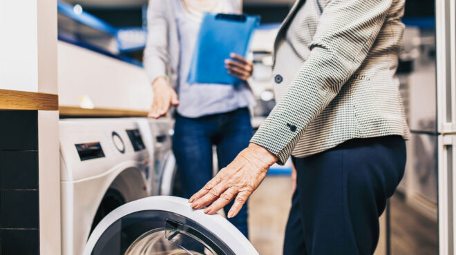 οικιακές-συσκευές-εξυπνες-αλλά-χαλ-562896541