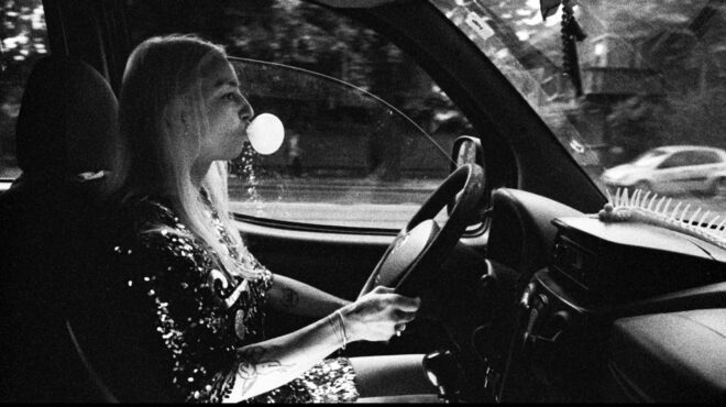 μια-σάτιρα-που-τσακίζει-κόκαλα-562865188