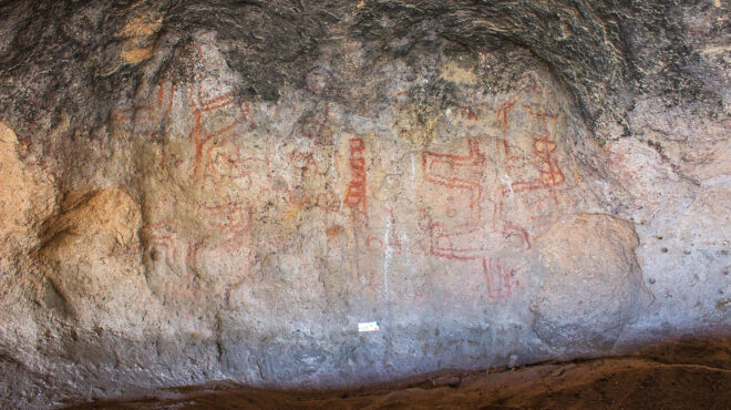 μοτίβα-8-200-ετών-σε-σπήλαιο-της-παταγονία-562886764