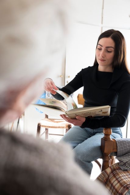 Εθελοντές αναγνώστες κατά της μοναξιάς-1