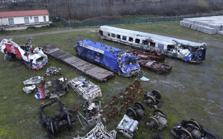 Τέμπη: Νέες έρευνες για την εύφλεκτη ύλη και τα σβησμένα βίντεο
