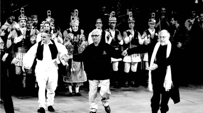 ο-δάσκαλος-και-ερευνητής-των-δημοτικώ-562861867