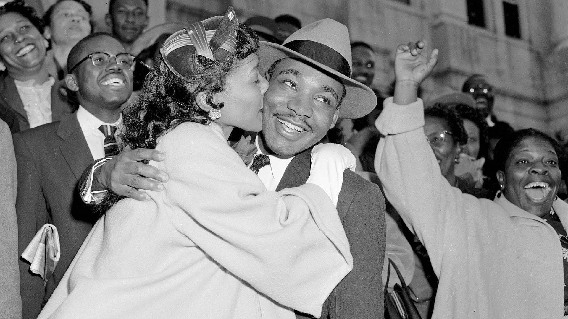 12 φιλιά που έμειναν στην ιστορία-11