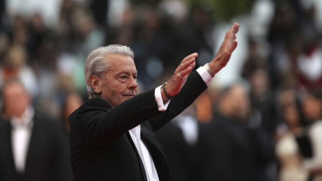 αλέν-ντελόν-κατασχέθηκαν-72-πυροβόλα-όπ-562905019