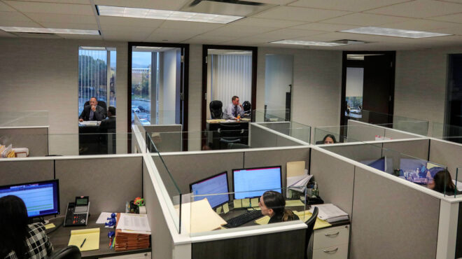 η-τεχνητή-νοημοσύνη-απειλεί-τα-λευκά-562862680