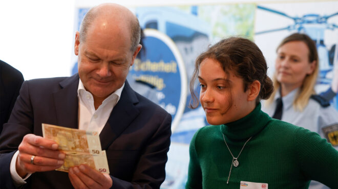 τα-διλήμματα-στην-εκτ-για-τις-μειώσεις-562865521