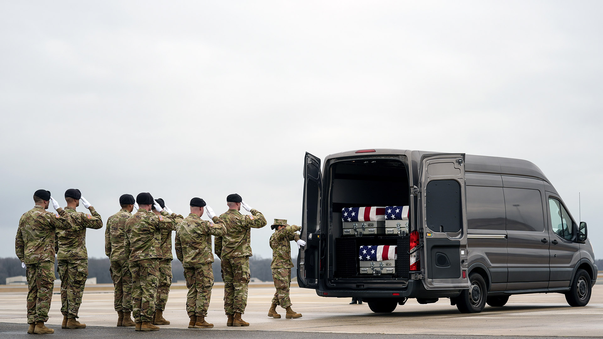 Οι ΗΠΑ εξαπολύουν βομβαρδισμούς αντιποίνων σε Ιράκ και Συρία-2