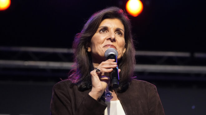 νίκι-χέιλι-κατά-τραμπ-συνεχίζει-να-συ-562887517