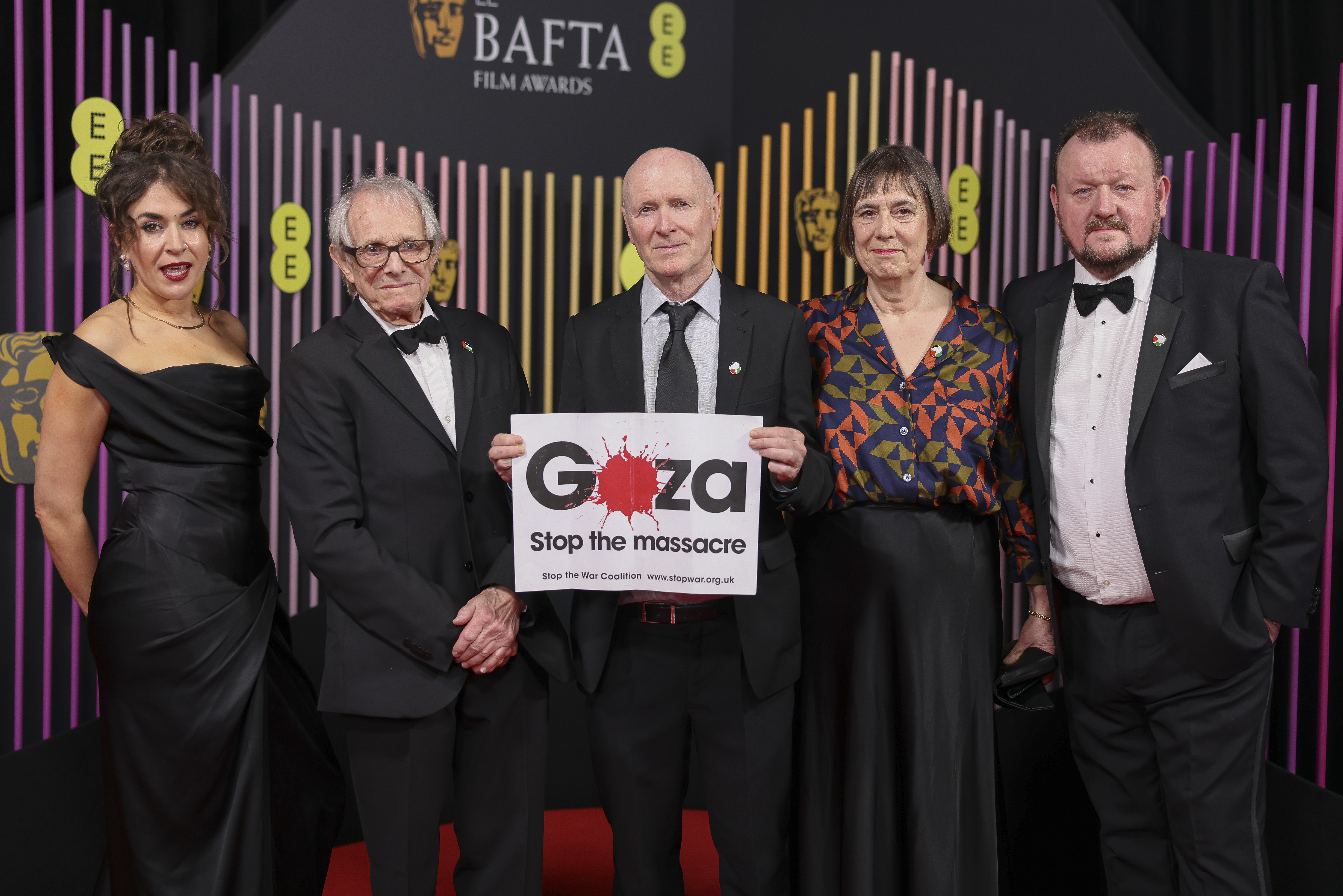 Στο κόκκινο χαλί των Bafta νικητής το… ροδακινί-6