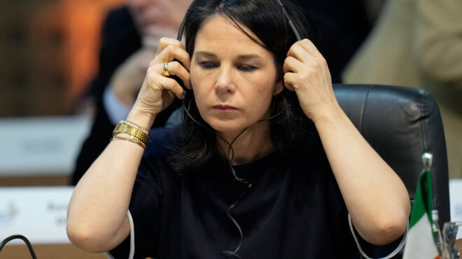 ουκρανία-η-μπέρμποκ-διέκοψε-επίσκεψή-562902367