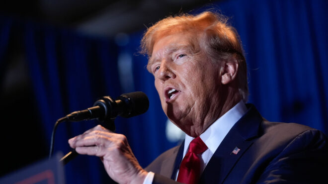 ντόναλντ-τραμπ-ο-μπάιντεν-πρέπει-να-π-562909207