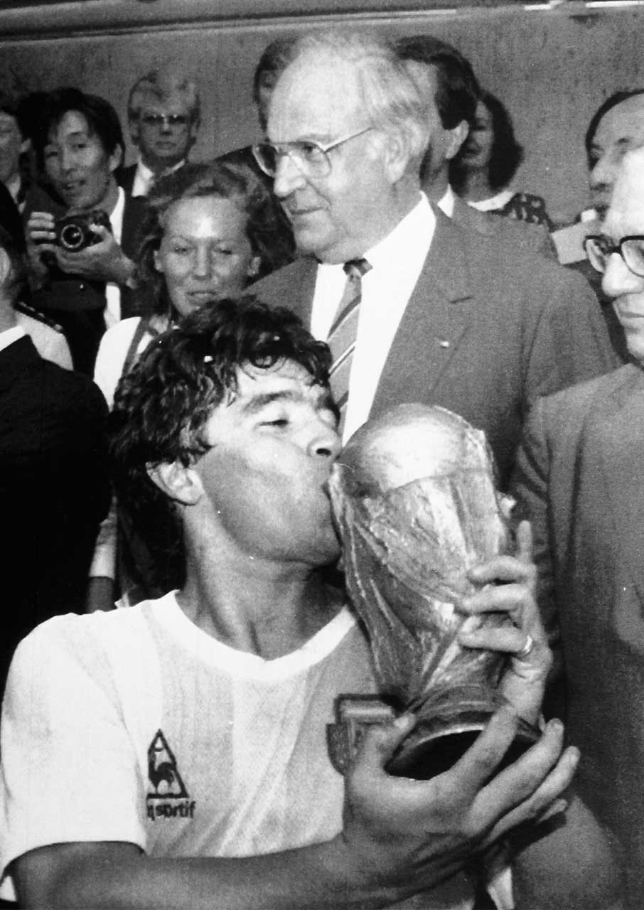 12 φιλιά που έμειναν στην ιστορία-10