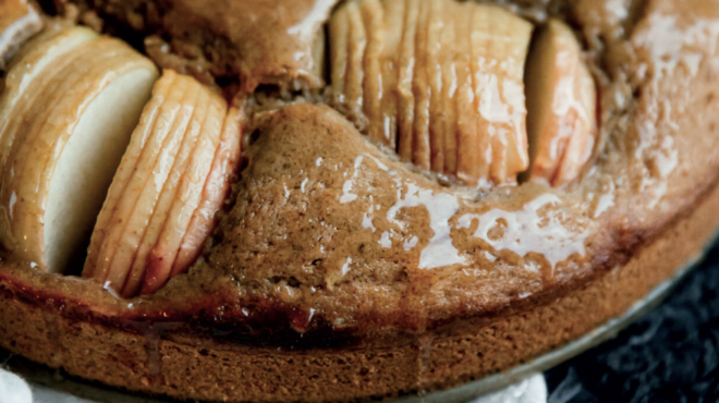 κέικ-μήλου-με-καβουρδισμένο-βούτυρο-κ-562879288