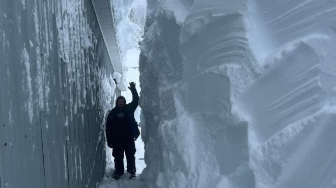 ιστορική-χιονοθύελλα-παραλύει-τον-562868302