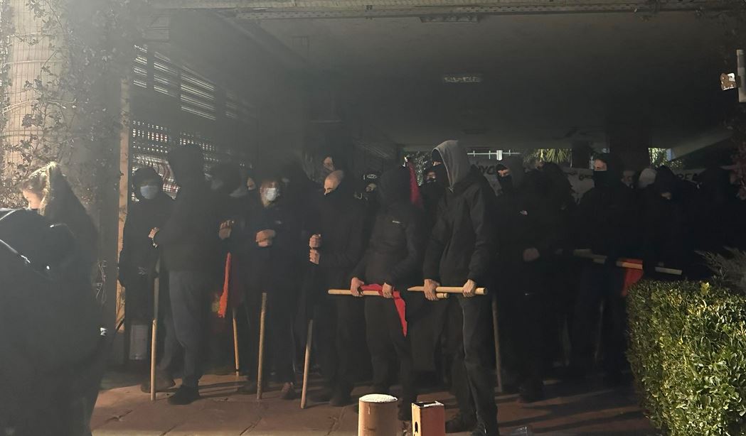 ΑΠΘ: Επιχείρηση των ΜΑΤ στο κτίριο της Πρυτανείας (vid)-6