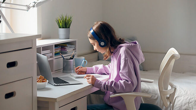 πολωνία-τέλος-στη-μελέτη-στο-σπίτι-562877614