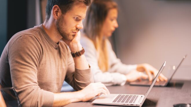 οι-ευρωπαίοι-πέρασαν-175-ώρες-με-την-τεχν-562885273