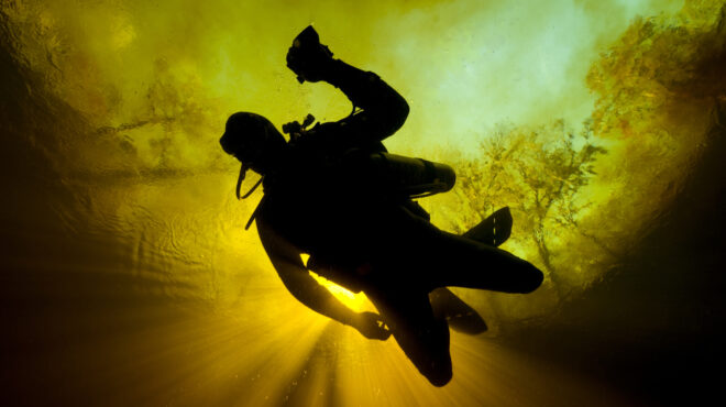 αναζητώντας-αυτόχειρες-στον-τάμεση-562884781