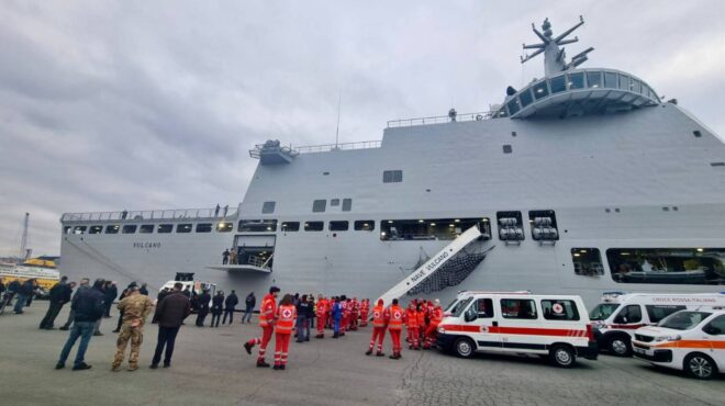 ιταλία-στο-λιμάνι-της-λα-σπέτσια-πλοίο-562866847