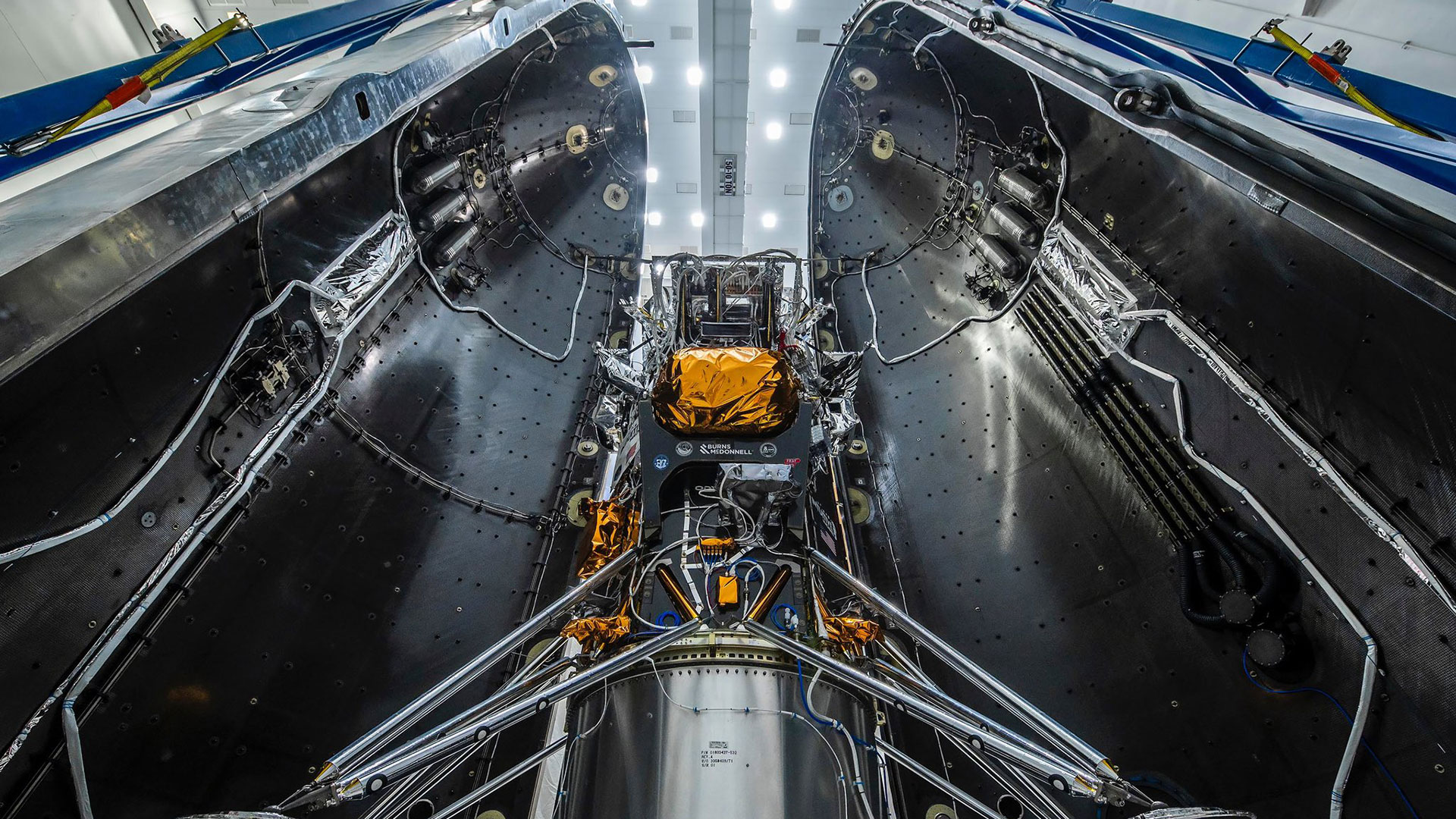 Εργα τέχνης του Τζεφ Κουνς καθ’ οδόν για τη Σελήνη-1