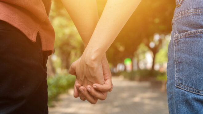 γιατί-κρατιόμαστε-χέρι-χέρι-η-επιστήμ-562880770