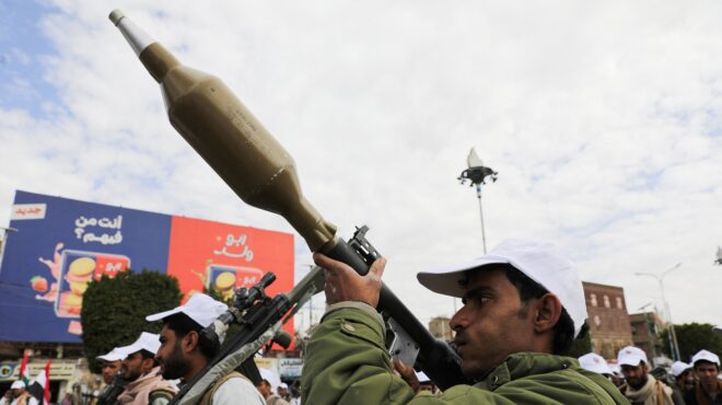 ελληνόκτητο-φορτηγό-πλοίο-στόχος-επί-562878727