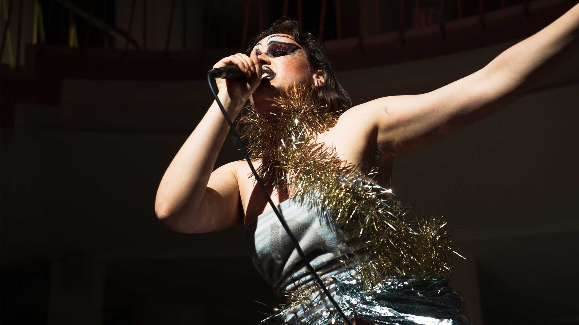 Κι όμως, η Γενιά Ζ γεμίζει τα θέατρα-2