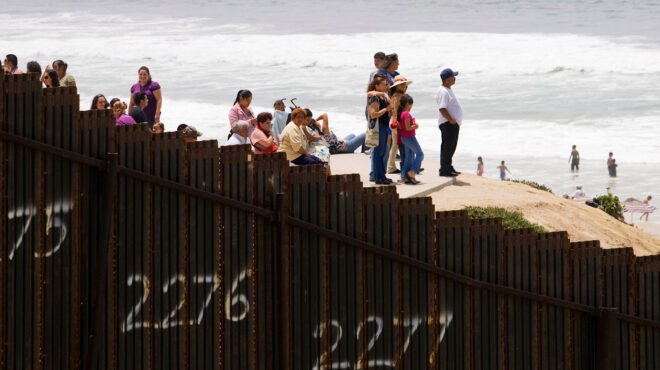 σκληρή-γραμμή-μπάιντεν-στο-μεταναστε-562898287