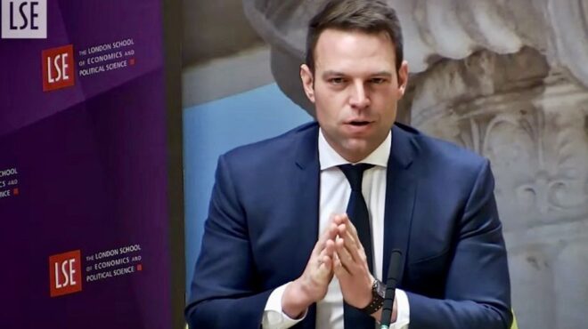 στέφανος-κασσελάκης-οι-τέσσερις-πυλώ-562892428