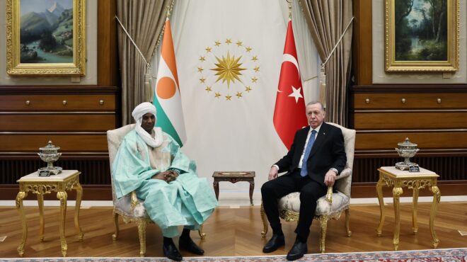 η-αγκυρα-προσβλέπει-σε-περαιτέρω-διεί-562862617