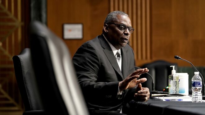 λόιντ-οστιν-στην-υφυπουργό-του-μεταβί-562878697