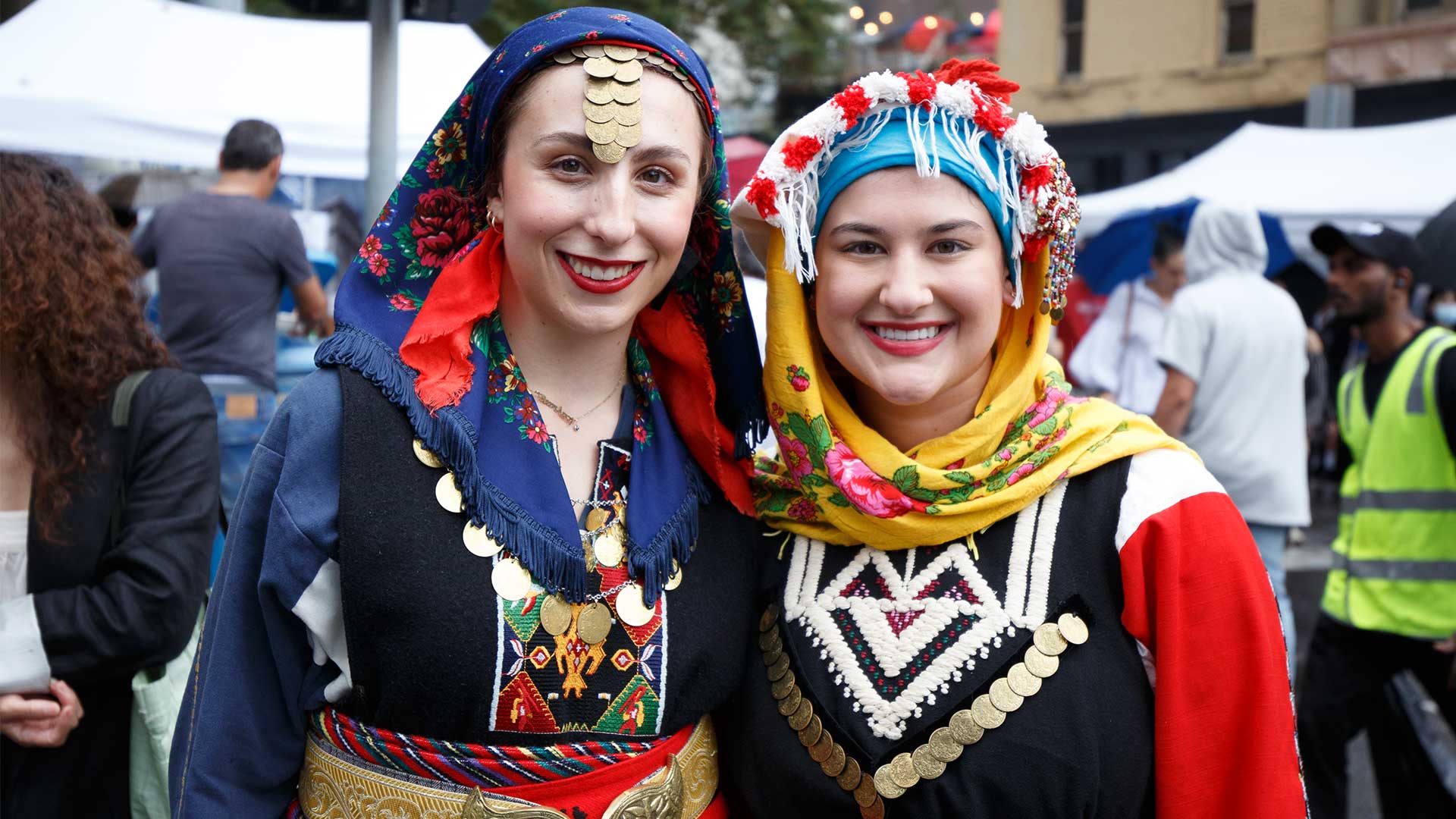 Σούβλες, συρτάκι, υπερηφάνεια: 48 ώρες στο μεγαλύτερο ελληνικό φεστιβάλ του κόσμου-2