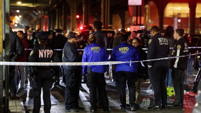 ηπα-ενας-νεκρός-και-πέντε-τραυματίες-α-562880500