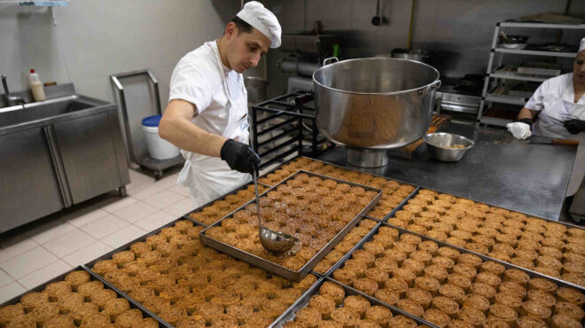 14-ιστορικά-ζαχαροπλαστεία-που-είναι-λό-562898929