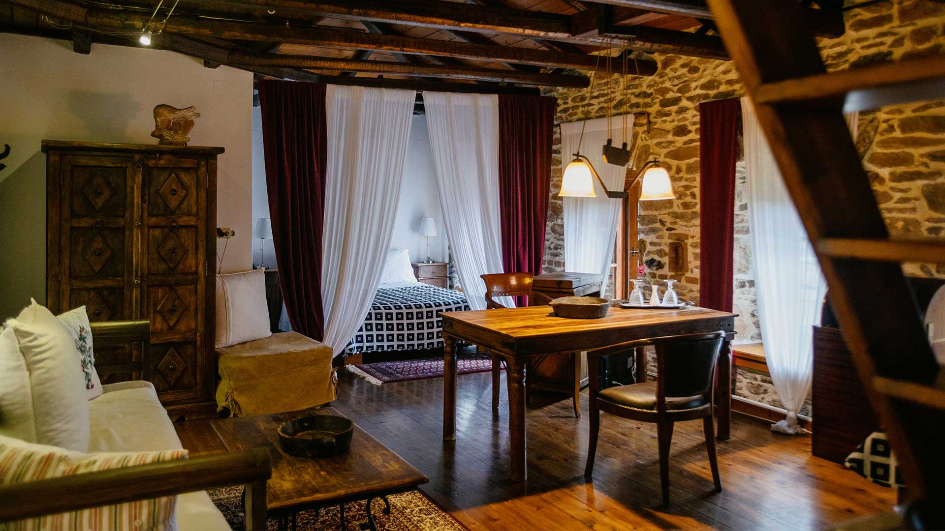 Μεταξοχώρι: Το χωριό του Κισσάβου με τα μεγαλοπρεπή πέτρινα αρχοντικά-4