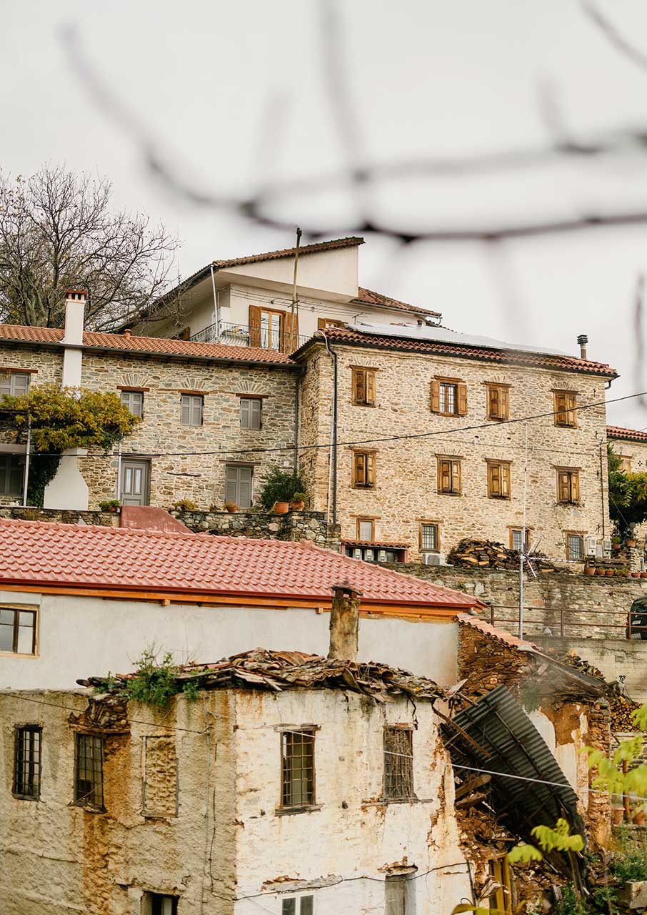 Μεταξοχώρι: Το χωριό του Κισσάβου με τα μεγαλοπρεπή πέτρινα αρχοντικά-1
