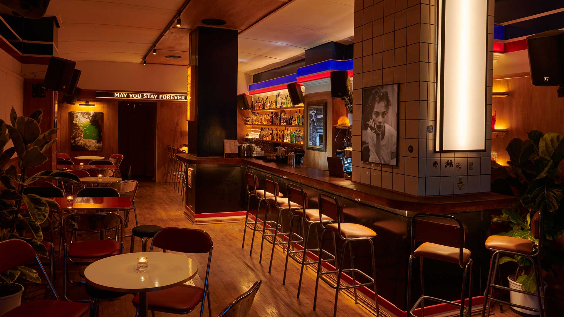 Αυτή είναι η πιο παράξενη τουαλέτα μπαρ στην Αθήνα-2