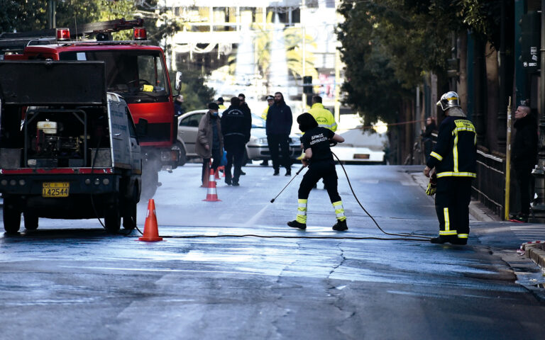 Βλέπουν ίχνη «παλαιμάχων» στη βόμβα της Σταδίου