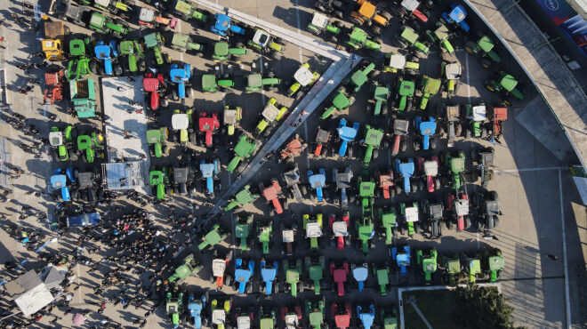 συνεχίζουν-τις-κινητοποιήσεις-οι-αγρ-562866220