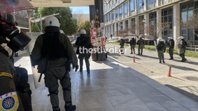 θεσσαλονίκη-επεισόδια-με-πέτρες-και-χ-562885174