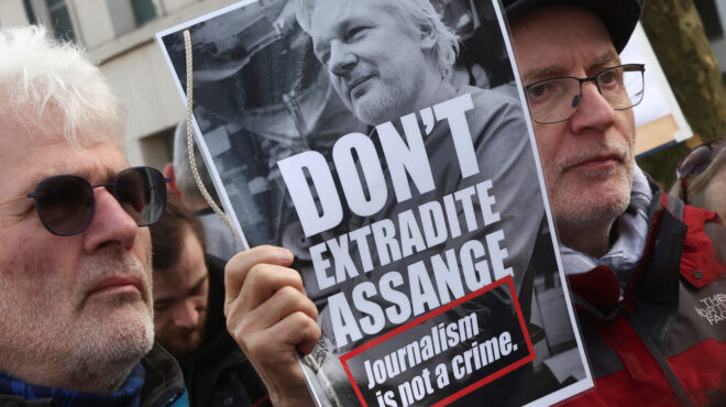 τζούλιαν-ασάνζ-δεν-παρίσταται-στο-ανώ-562892905