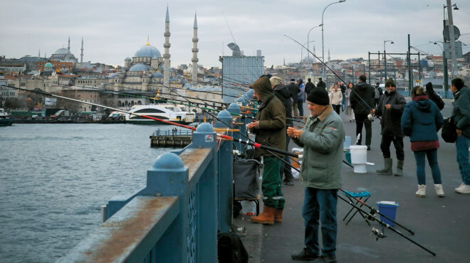 στην-κωνσταντινούπολη-την-πόλη-των-δύ-562863235