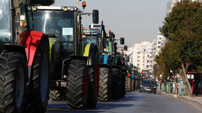 μπλόκα-με-νέες-αγωνίες-και-παλιούς-μνη-562865878